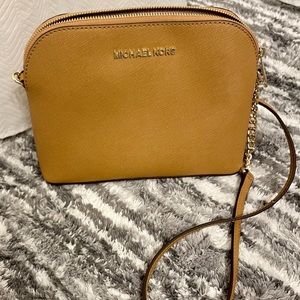 COPY - MICHAEL KORS CINDY BROWN LG DOME CROSSBODY…